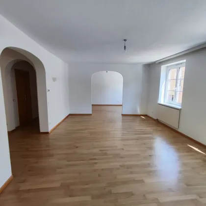 Nußdorf, einzugsbereite großzügige, gut geschnittene 5-Zimmer Wohnung mit 22 m² Terrasse, 2 Bäder, Garage - Bild 3