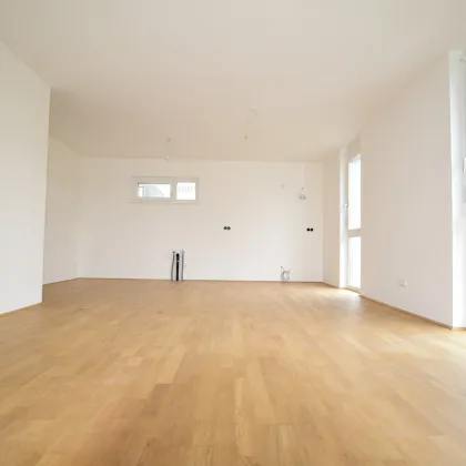 BEZUGSFERTIG! Beeindruckende ca. 110m² große Neubauwohnung in moderner Bauweise und sehr guter Verkehrsanbindung mit Sonnenbalkon & Loggia - PROVISIONSFREI!  - Bild 2