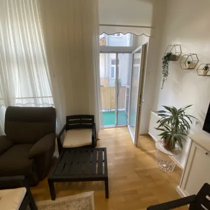 Großzügige 4 Zimmer Altbauwohnung  mit Terrasse und 2 Bädern, in Top - Zustand - Bild 2