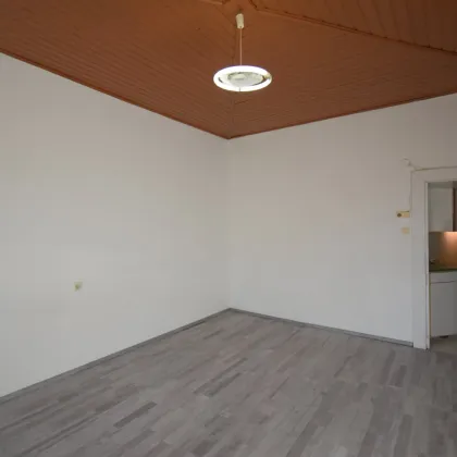 ++NEU++ Sanierungsbedürftige 3-Zimmer Altbauwohnung! gut adaptierbarer Grundriss - Bild 3