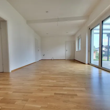 Moderne und Effiziente 3 Zimmer Erstbezugswohnung mit kleinem Eigengarten zum Vorführpreis - Bild 3