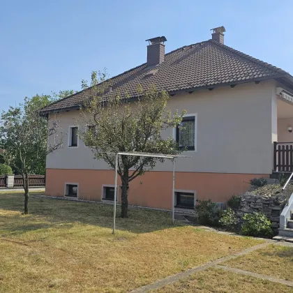 WOHNEN IM WEINVIERTEL - GEPFLEGTES UNTERKELLERTES EINFAMILIENHAUS MIT GARAGE UND PFLEGELEICHTER GARTENFLÄCHE - Bild 2