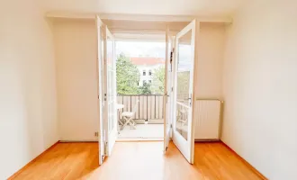 LICHTDURCHFLUTETE 62m2 WOHNUNG - WOHNZIMMER MIT BALKON