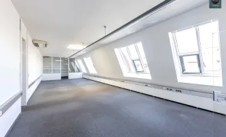 Bestlage Spittelberg! Ganze Dachgeschoss Etage mit einzigartigem Turm und Dachterrasse!