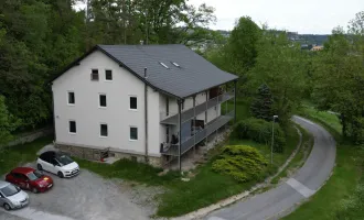 VERMIETET - MEGA RENDITE! TOLLE RENOVIERTE 2-ZIMMER-WOHNUNG! GROSSZÜGIGES WOHN/SCHLAFZIMMER IN WEST-AUSRICHTUNG! ENTZÜCKENDES WOHNHAUS MITTEN IM GRÜNEN!