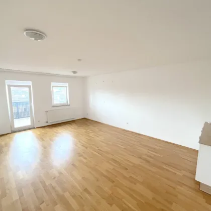 Große und helle 3-Zimmer-Whg mit Balkon - Bild 2