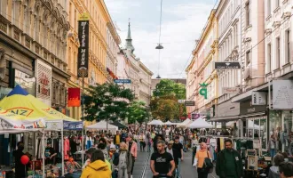 Fertige Italienische Lokal mit Küche und große schanigarten neben Straßenbahnlinie im 9 Bezirk!