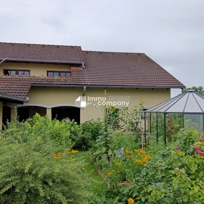 Großzügiges Zweifamilienhaus mit gepflegtem Garten und viel Platz - Bild 2