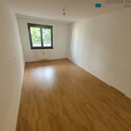 RUHIGE 2 ZIMMER INNENHOF-WOHNUNG MIT LOGGIA (2.OG) IN UNMITTELBARER U-BAHN NÄHE - Bild 3