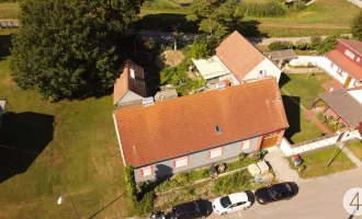 Großteils renoviertes Haus in ruhiger, idyllischer Lage und noch viel mehr Potential