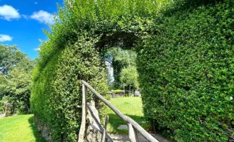 Charmantes, bezugsfertiges Haus mit idyllischer Grünoase samt Nebenhaus gelangt zum Verkauf!