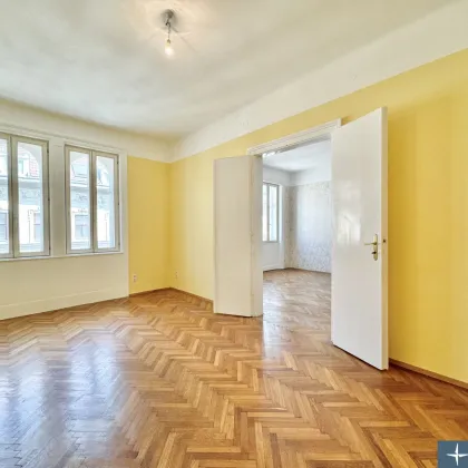 LEBEN nächst VOLKSTHEATER und WIENER INNENSTADT! Sanierungsbedürftiger Altbau im 4. Liftstock - Bild 2