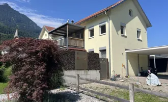 Schöne 152 m² Wohnung mit Balkon und Carport