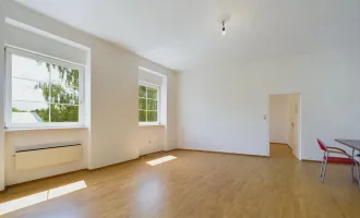 Top 14 - OG - Wohnungseigentum im Altbau für SMALL BUDGET - Helle 2-Zimmer-Wohnung mit Gartenblick und Schwedenofen