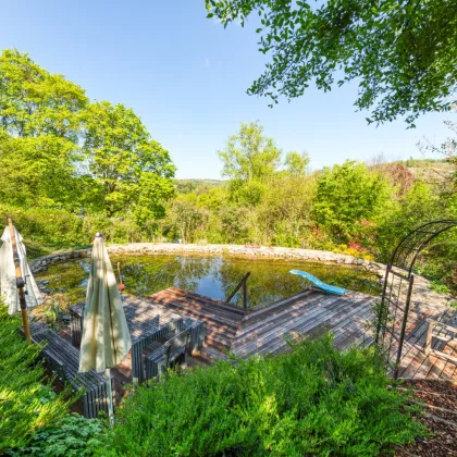 Supergemütliches Einfamilienhaus mit großem Garten und Natur-Biotop - beziehbar ab August 2026! - Bild 2