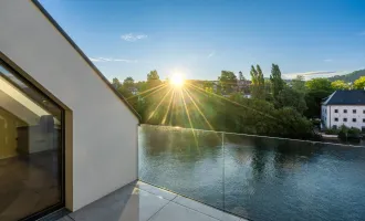 Atemberaubendes 130 m² Penthouse direkt am Wasser mit Bootsgarage!