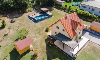 Traumhaus in ruhiger Wohngegend mit ausreichend Platz und Pool