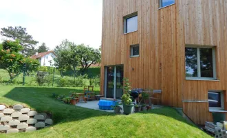 Traumhafte Holzdoppelhaushälfte in ökologischer Bauweise aus Holz und Lehm in perfekter Wohnlage am Waldrand