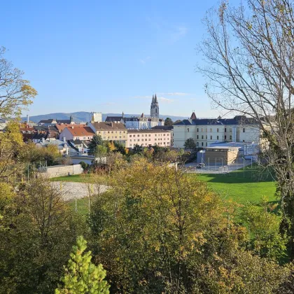 Moderne Eigentumswohnung mit traumhafter "Wintergarten-Loggia" und praktischen Tiefgaragen-Stellplatz - Bild 2