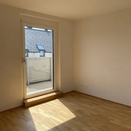 2 ZIMMER | AB SOFORT | DACHGESCHOSS | HERRLICHE AUSSICHT - Bild 2