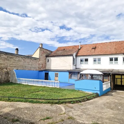 Stockhaus mit vielen Möglichkeiten! | Pool mit großer Terrasse - Bild 2