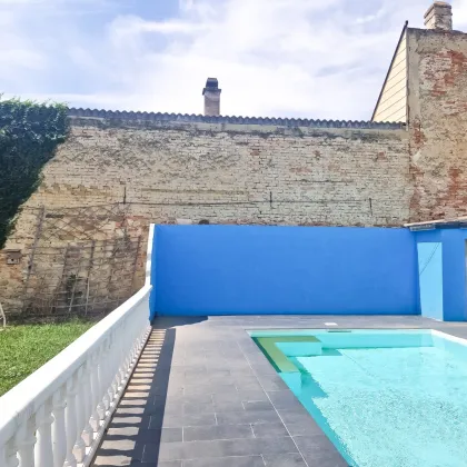 Stockhaus mit vielen Möglichkeiten! | Pool mit großer Terrasse - Bild 3