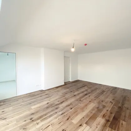 NEU! ERSTBEZUG! Ideale rd. 57 m² große 1,5 Dachgeschosswohnung! Zentrale Lage! - Bild 3