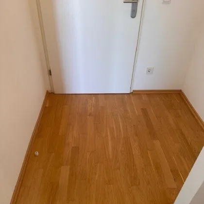 3-Zimmer-Wohnung inkl Komplettküche, Terrassen Außenfläche und Kellerabteil am Kagraner Platz U1 vor der Türe /DG12 2-42 - Bild 2