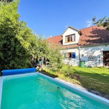 Pure Idylle / saniertes Bauernhaus mit uneinsichtigem Innenhof und Pool - Bild 2