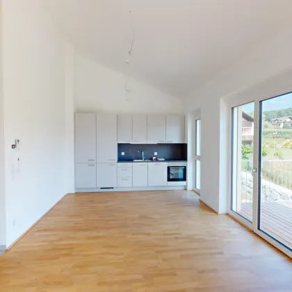 ERSTBEZUG mitten in der Thermenregion Bad Waltersdorf: 67,50 m² Wohnfläche & 20,50 m² Balkon lassen keine Wünsche offen! Gleich anfragen! - Bild 2