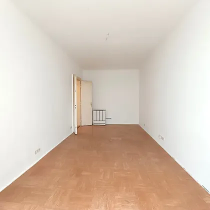 Großzügige 1-Zimmer Wohnung! Küche separat! Direkte Nähe zu U1 Südtiroler Platz! Sanierungsbedürftig! - Bild 3