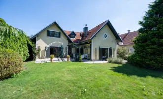 Traumhaftes "Architektenhaus im Landhausstil" mit Weinkeller und Garage