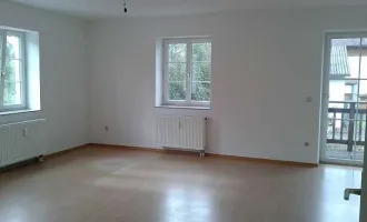 Gut aufgeteilte 3-Zimmer-Wohnung mit möblierter Küche und Balkon in ruhiger Wohnlage in Obernberg