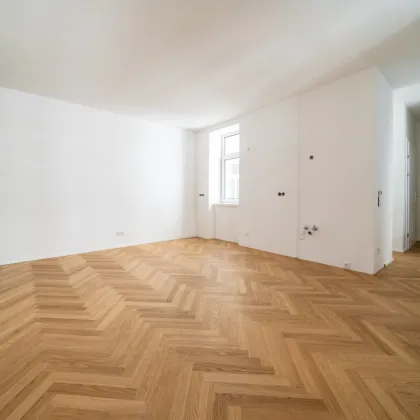 September 2024! Kernsanierte 3-Zimmer Altbauwohnung mit hofseitigem rund 22 qm großem Balkon! - Bild 3