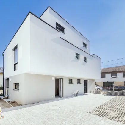 Elegante Neubauten: Erstbezug mit Garten, Terrasse und Luftwärmepumpe | Helle und moderne Räume | Hochwertige Ausstattung | Parkplatz - Bild 2