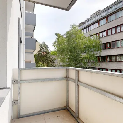 Ruhige 3-Zi-Wohnung (4-Zi Möglich) mit Balkon zu kaufen! Sanierungsbedürftig - Bild 2