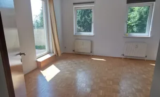 Hübsche Singlewohnung mit großer Terrasse und schönem Blick zum Leechwald in begehrter Lage!