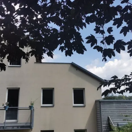 Hübsche Singlewohnung mit großer Terrasse und schönem Blick zum Leechwald in begehrter Lage! - Bild 2