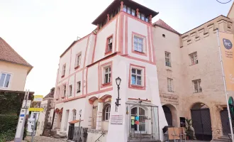 Krems-Altstadt: Historisches Baujuwel - Sgraffitohaus aus dem 13. Jahrhundert