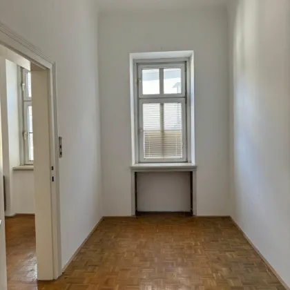 Sanierungsbedürftige 2-Zimmer-Altbauwohnung in sehr guter Lage! - Bild 2