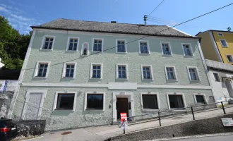 "HOCHBURG-ACH - Geschichtsträchtiges Jahrhundertwendehaus mit Blick auf  die Altstadt von Burghausen"