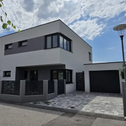 Traumhaftes und schlüsselfertiges Erstbezugshaus mit Garten, Terrasse & Garage in Pottendorf - Bild 2