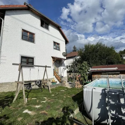 Charmantes Einfamilienhaus im Zentrum von Grünbach und am Bach gelegen - Bild 3