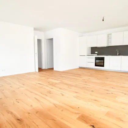 Exklusives Wohnen in Mattsee! - Seenähe! 4 Zimmer Wohnung + Balkon + 2 TG-Plätze - Bild 2