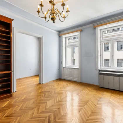 Sanierungsbedürftig mit neuem 10m² Balkon | An der neuen U5 | 10 Min in den 1 Bezirk & Mariahilferstr | 4 Min zur U4 Pilgramgasse - Bild 2