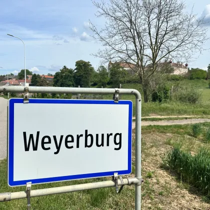 Großes Baugrundstück mit unverbautem Blick auf die Felder, ins Grüne und auf das Schloss Weyerburg - Nähe Hollabrunn - Bild 2