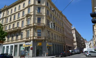 Zentrales historisches Innenstadtbüro mit wunderschönen Stadtparkblick, 1. Stock