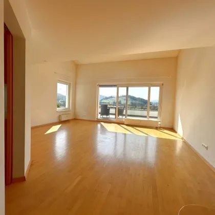 Lichtdurchflutete Maisonettewohnung mit traumhaftem Ausblick und eigenem Garten - Bild 2