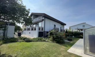 großes Wohnhaus mit überdachtem Pool, Vollkeller und Garage in Ruhelage zu verkaufen