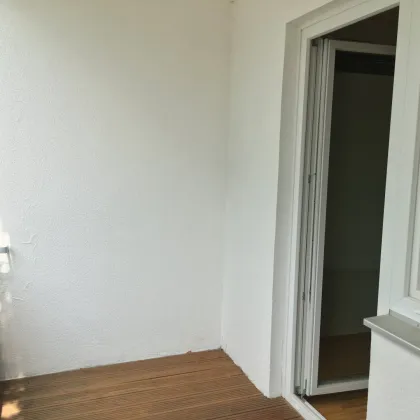 Helle 4 Zimmerwohnung mit Loggia und  Abstellplatz - Bild 2